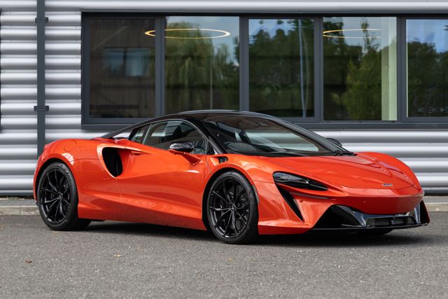 2022 McLaren Artura Performance