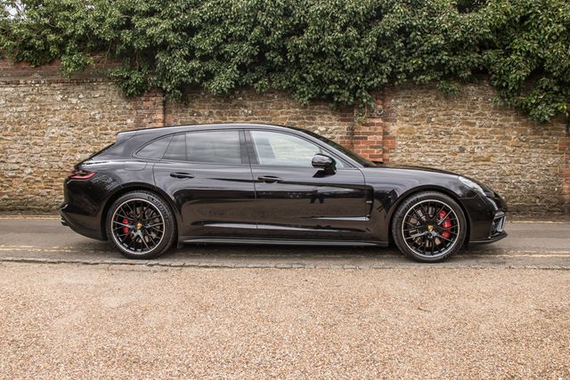 2020 Porsche Panamera Turbo Sport Turismo  